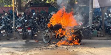 Bike fire in Mathura parking