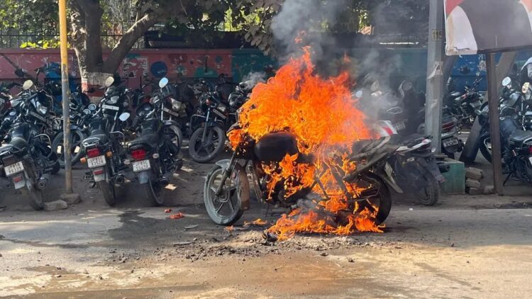 Bike fire in Mathura parking