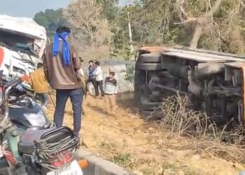 Agra Kanpur highway bus accident