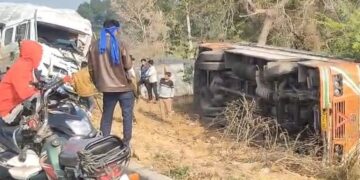 Agra Kanpur highway bus accident