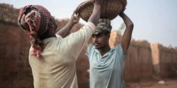 UP Budget 2026: मजदूरों पर खास फोकस, रहने की सुविधा, इलाज और रोजगार के नए अवसरों की घोषणा