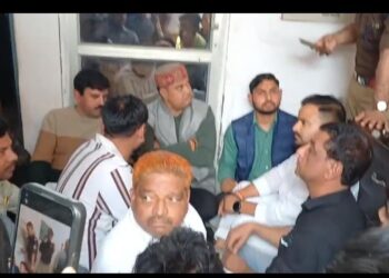 BJP Leader Arrested: किस मामले में एनबीडब्ल्यू पर पूर्व आयोग सदस्य गिरफ्तार, थाने में भाजपा जिलाध्यक्ष का धरना, पुराना मामला फिर चर्चा में