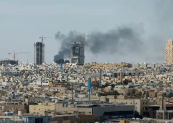 US Iran Empact: भारत में दिखने लगा युद्ध का असर गैस सप्लाई पर संकट, होटल-रेस्तरां और गैस आधारित सेवाएं प्रभावित