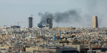 US Iran Empact: भारत में दिखने लगा युद्ध का असर गैस सप्लाई पर संकट, होटल-रेस्तरां और गैस आधारित सेवाएं प्रभावित