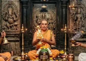 Temple Prasad Rules: कुछ खास मंदिरों का प्रसाद घर लाना क्यों माना जाता है अशुभ,जानिए इसके पीछे की धार्मिक मान्यताएं