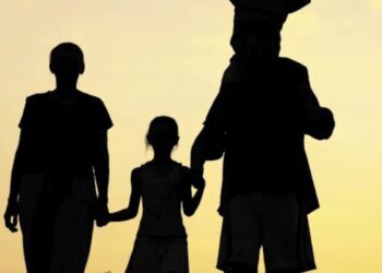 Life Style: अपने बच्चों को बनाइए ख़ुश और आत्मविश्वासी,बस फॉलो करें ये आसान से टिप्स