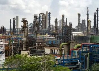 LPG Production: मध्य पूर्व तनाव के बीच सरकार ने रिफाइनरियों को घरेलू गैस उपलब्धता बढ़ाने के लिए दिए सख्त निर्देश