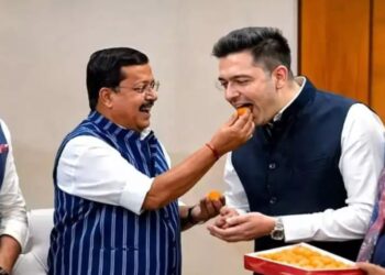 Merger or Defection: क्या राघव चड्ढा का दाव पड़ा उल्टा, सिर्फ तीन सांसद ही आए सामने, विलय पर उठे सवाल, AAP और बीजेपी के बीच बढ़ा टकराव