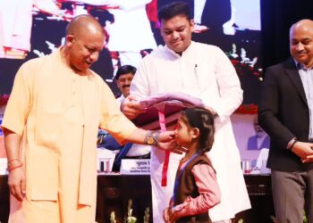 Uttar Pradesh : सीएम योगी ने लखनऊ को दी ‘आदर्श स्कूल’ की सौगात, कहा ‘मेहनत का कोई विकल्प नहीं’