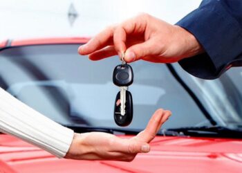 Car Buying Tips: नई कार खरीदने जा रहे हैं तो थोड़ा इंतज़ार करें क्योंकि इसी महीने लांच हो रही है ये कारें जो है बेहद किफ़ायती