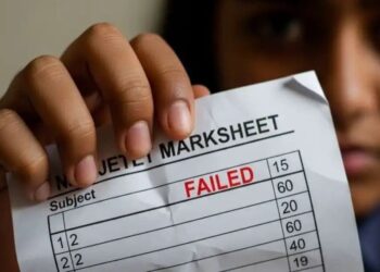 UP Board Result:कॉलेज की बड़ी लापरवाही उजागर,मेहनती छात्र फेल घोषित, खुशी की जगह मिला सदमा,  भविष्य को लेकर बढ़ी चिंता