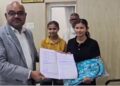 Kanpur girl handwriting praised DM