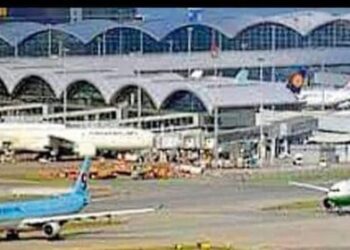Lucknow Airport: रनवे पर आया बंदर, पायलट की सूझबूझ से टली बड़ी दुर्घटना, बची 132 लोगों की जान