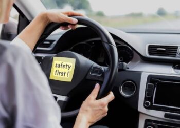 Safe Driving Tips: क्या आपकी कार भी दे रही है ये साईन, तो आप आज ही अपनाये ये टिप्स और सेफ ड्राइविंग का मज़ा लें