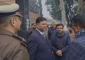 Lucknow Crime News: RTO दफ्तर में हुई दलालों की पकड़, खुलेआम चल रही थी अवैध वसूली