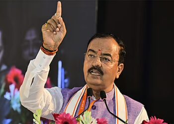 UP के गांवों में सड़कों और घरों का होगा विस्तार; उपमुख्यमंत्री की मांग पर केंद्रीय मंत्री ने दिया बड़ा आश्वासन