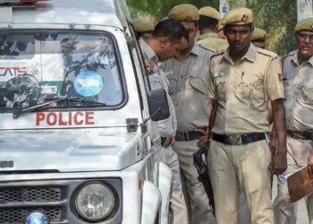 दिल्ली में सनसनीखेज वारदात, दोस्त बना दुश्मन, क्यों हुई ऑटो चालक को जिंदा जलाने की कोशिश