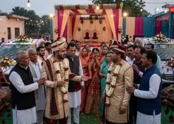 One Bride Two Grooms: एक ही मंडप में दो बारात पहुंचने से मचा हंगामा, पुलिस जांच में दुल्हन निकली…….. शादी रुकवाई गई
