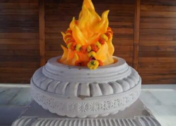 राम मंदिर में लगी कृत्रिम ज्योति आस्था या अपमान सोशल मीडिया पर बहस तेज, ट्रस्ट ने दी सफाई