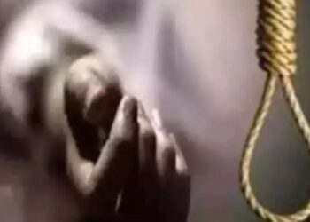 Agra Crime Case:बेटी के गायब होने से दुखी पिता ने फांसी लगाई, युवती ने युवक और पुलिस पर गंभीर आरोप लगाए