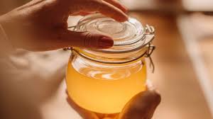 Ghee Benefits: भारतीय रसोई से लेकर हेल्थ ट्रेंड तक पहुंचा घी,जानिए इस के फायदे और नुकसान
