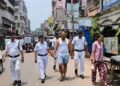 Howrah Viral Video: हावड़ा की सड़कों पर अंडरवियर-बनियान में कौन दिखा, पुलिस ने किसकी कराई पैदल परेड
