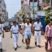 Howrah Viral Video: हावड़ा की सड़कों पर अंडरवियर-बनियान में कौन दिखा, पुलिस ने किसकी कराई पैदल परेड