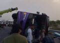 Expressway Bus Accident: झपकी बनी काल, एक्सप्रेसवे पर पलटी स्लीपर बस, दारोगा समेत छह यात्रियों की मौत