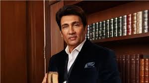 हिंदी फिल्मों के मंच पर अंग्रेजी क्यों? शेखर सुमन ने उठाया हिंदी से जुड़ा ये बड़ा मुद्दा