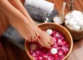 Summer skin Care: गर्मियों में पैरों की टैनिंग से परेशान? तो आज ही बनाएं आसान होममेड पेडिक्योर पैक
