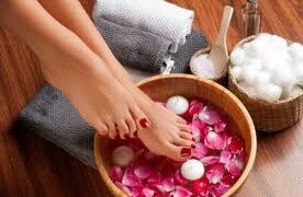 Summer skin Care: गर्मियों में पैरों की टैनिंग से परेशान? तो आज ही बनाएं आसान होममेड पेडिक्योर पैक