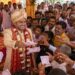 Wedding Gift:अनोखी शादी का अनूठा तोहफा, दूल्हे ने शादी में बांटी कौन सी सौगात, पूरे गांव को करोड़ों दे ले गया दुल्हन