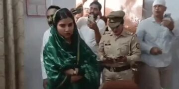Protest Controversy:पीड़ित परिवार को न्याय दिलाने पहुंचीं सांसद इकरा हसन का डीआईजी दफ्तर में जम कर हंगामा