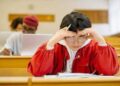 Student Mental Stress: बच्चों में बढ़ रहा दबाव, क्या आपका बच्चा भी तनाव और डर से जूझ रहा है? क्या करे उपाय