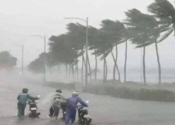 Lucknow समेत 40 जिलों में गरज-चमक के साथ बारिश की संभावना, अगले हफ्ते फिर बढ़ेगी भीषण गर्मी