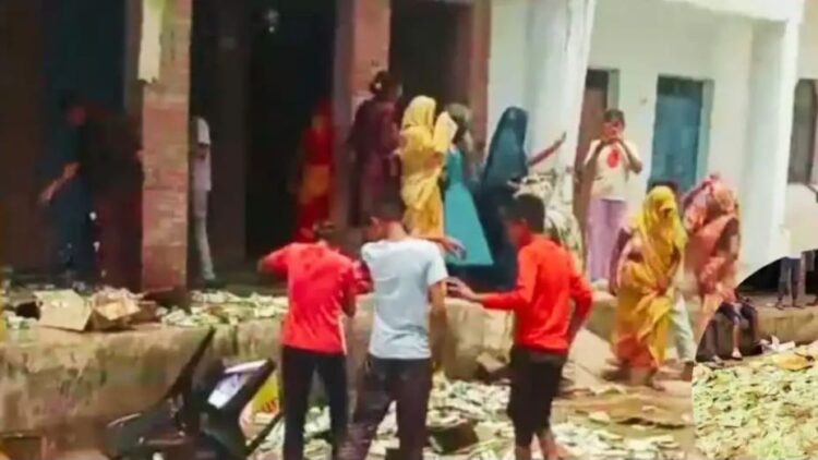 Etawah liquor shop protest women