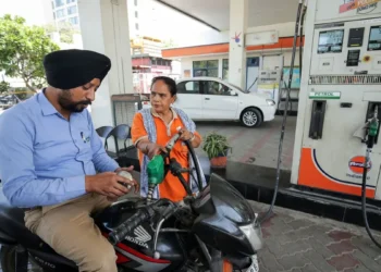 Windfall Tax Update: सरकार ने घटाया विंडफॉल टैक्स, पेट्रोल-डीजल और एटीएफ निर्यातकों को मिलेगी राहत