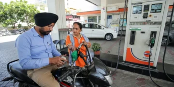 Windfall Tax Update: सरकार ने घटाया विंडफॉल टैक्स, पेट्रोल-डीजल और एटीएफ निर्यातकों को मिलेगी राहत