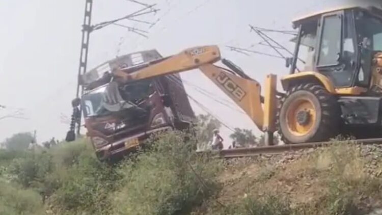 Pratapgarh Truck Railway Track Incident