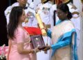 Padma Bhushan Award: पद्म विभूषण से सम्मानित हुए धर्मेंद्र,हेमा मालिनी का भावुक पोस्ट वायरल,