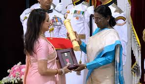 Padma Bhushan Award: पद्म विभूषण से सम्मानित हुए धर्मेंद्र,हेमा मालिनी का भावुक पोस्ट वायरल,