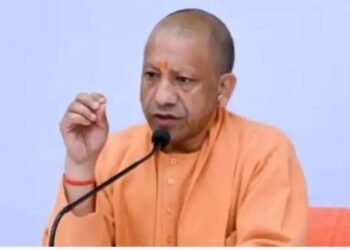 UP Administrative Transfer: यूपी में बड़े प्रशासनिक फेरबदल, योगी सरकार ने कई अधिकारियों के तबादले किए, नई जिम्मेदारियां सौंपीं