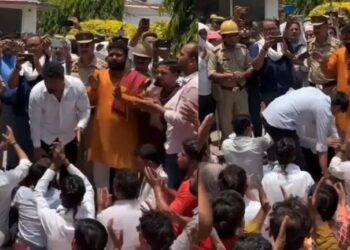 Sharanpur Protest : भीम आर्मी के खिलाफ सड़कों पर क्यों उतरा सवर्ण समाज, SSP ऑफिस में हनुमान चालीसा पढ़ करी निष्पक्ष जांच की मांग