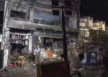 Lucknow Fire Case: अग्निकांड पर उठे सवाल, 2016 में गिराने का आदेश हुआ था जारी, बाद में रद्द , कार्रवाई होती तो क्या बच सकती थीं जानें?