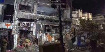 Lucknow Fire Case: अग्निकांड पर उठे सवाल, 2016 में गिराने का आदेश हुआ था जारी, बाद में रद्द , कार्रवाई होती तो क्या बच सकती थीं जानें?
