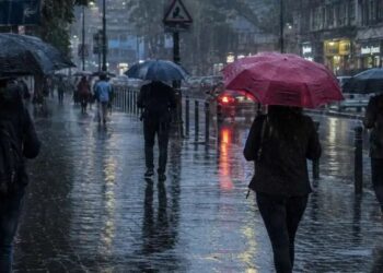 Weather Update : मॉनसून ने पकड़ी रफ्तार, देश के कई राज्यों में भारी बारिश का अलर्ट, कब UP पहुंचेगा मॉनसून