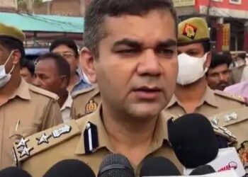 Prayagraj Family Murder: एक ही परिवार के चार लोगों के शव मिलने से सनसनी, हत्या की आशंका, गायब बेटे की तलाश में जुटी पुलिस