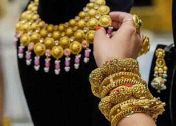 Gold Rate : कई शहरों में बदले सोने-चांदी के भाव, निवेशकों की नजर बाजार पर, खरीदारी से पहले जान लें ताजा रेट