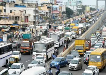Insurance Claim Alert: पुरानी गाड़ियों के मालिक रहें सावधान, E20 पेट्रोल से इंजन खराब होने पर इंश्योरेंस क्लेम हो सकता है खारिज