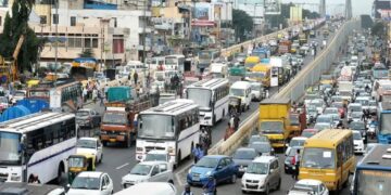 Insurance Claim Alert: पुरानी गाड़ियों के मालिक रहें सावधान, E20 पेट्रोल से इंजन खराब होने पर इंश्योरेंस क्लेम हो सकता है खारिज